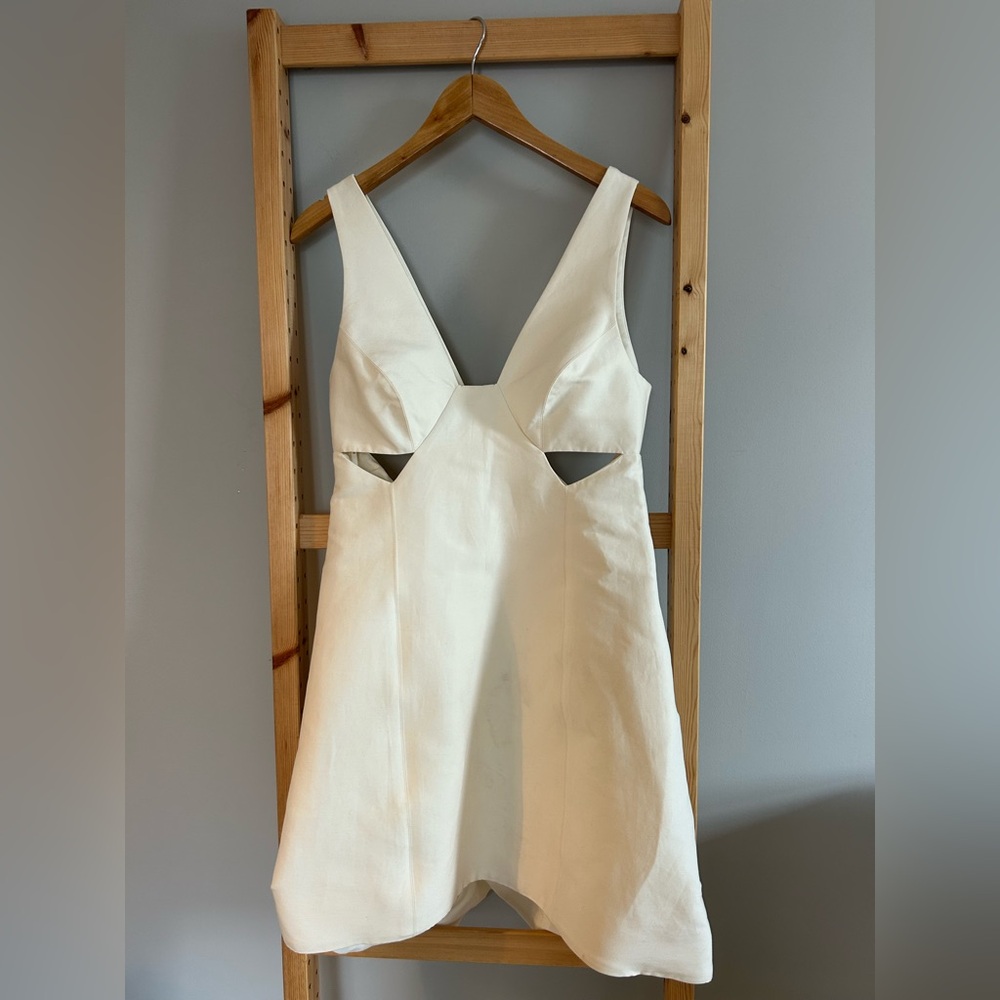 HALSTON HERITAGE Sleeveless Midriff Cut-Out High-Low Creamy White Dress Size 6